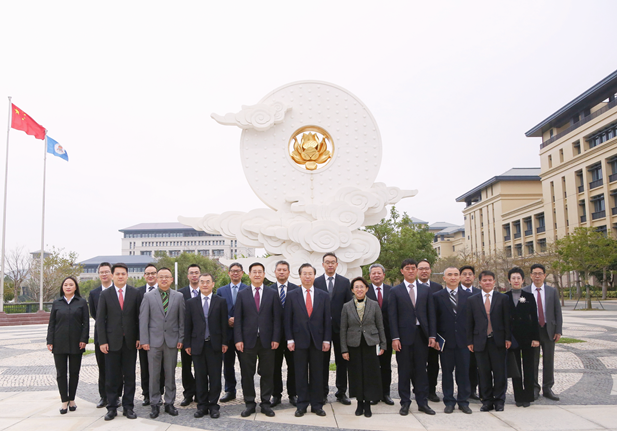 2024年2月26日，华体会-华体会app-华体会体育官网
党委书记、董事长刘敬桢一行访问澳门大学，双方签署战略合作协议并就进一步深化合作进行会谈。澳门大学校长宋永华、副校长徐建，华体会-华体会app-华体会体育官网
副总经理（主持经营工作）胡建伟，副总经理董增贺、晋斌等出席活动。1.png