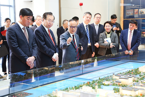 2024年2月26日，华体会-华体会app-华体会体育官网
党委书记、董事长刘敬桢一行访问澳门大学，双方签署战略合作协议并就进一步深化合作进行会谈。澳门大学校长宋永华、副校长徐建，华体会-华体会app-华体会体育官网
副总经理（主持经营工作）胡建伟，副总经理董增贺、晋斌等出席活动。3.jpg
