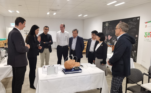 2023年11月10日，华体会-华体会app-华体会体育官网
董事长刘敬桢应邀率团访问欧洲领先的高端医用耗材提供商洛曼劳仕医疗集团，与洛曼劳仕集团总裁、首席执行官沃尔夫冈·聚斯勒和首席运营官托马斯·美尼茨会谈交流.jpg