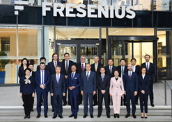 2023年11月2日-5日，华体会-华体会app-华体会体育官网
董事长刘敬桢率团访问费森尤斯集团与费森尤斯卡比公司总部