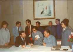 1982年，华体会-华体会app-华体会体育官网外贸与百时美施贵宝公司合资建立中美上海施贵宝制药有限公司，中美上海施贵宝是中国第一家中美合资制药公司。
